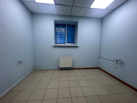 комерційна за адресою Келецька вул., 126