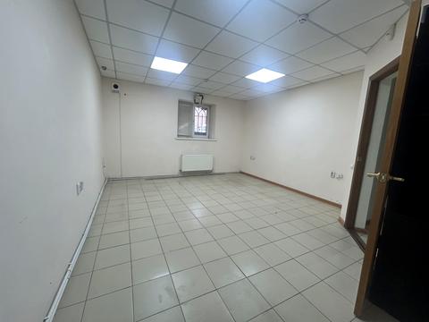 комерційна за адресою Келецька вул., 126