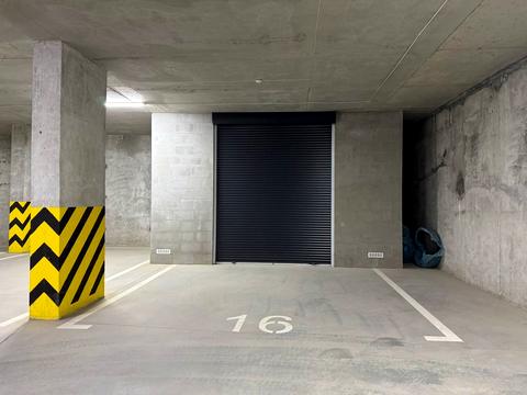 паркомісце за адресою Садова вул., 2e