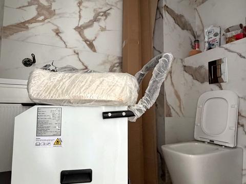 комерційна за адресою Миколи Карнаухова вул. (Мірющенка), 21