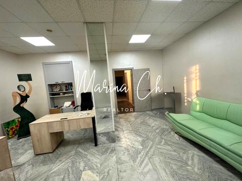 комерційна за адресою Дмитра Яворницького просп. (Карла Маркса), 26