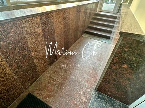 комерційна за адресою Дмитра Яворницького просп. (Карла Маркса), 26