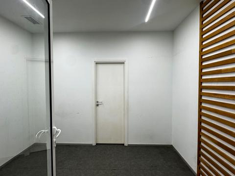 комерційна за адресою Анни Ахматової вул., 22