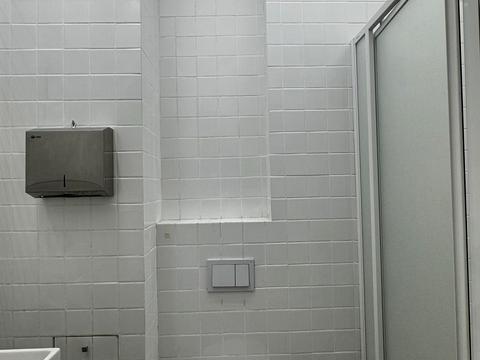 комерційна за адресою Анни Ахматової вул., 22