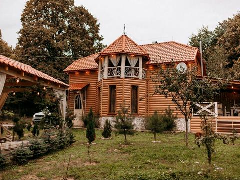 коммерческая по адресу Лісова, 1