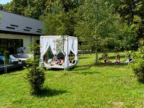 коммерческая по адресу Лісова, 1