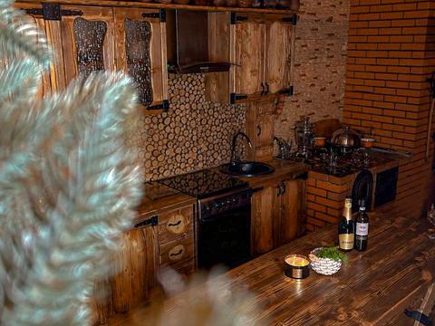 коммерческая по адресу Лісова, 1