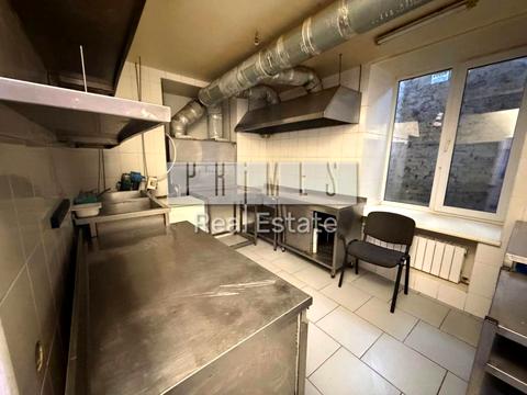 комерційна за адресою Гоголівська вул., 49