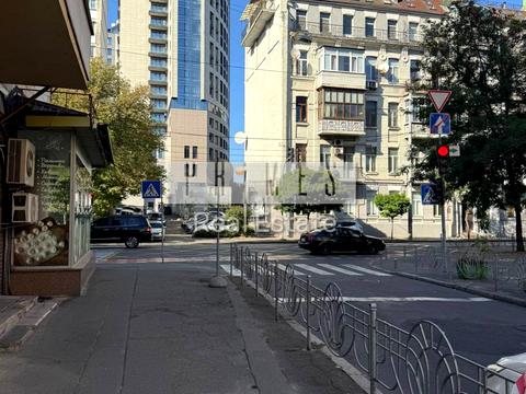 комерційна за адресою Гоголівська вул., 49