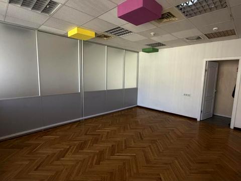 комерційна за адресою Хмельницького Богдана, 55
