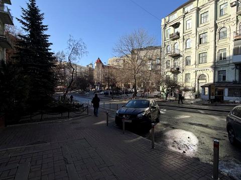комерційна за адресою Хмельницького Богдана, 55