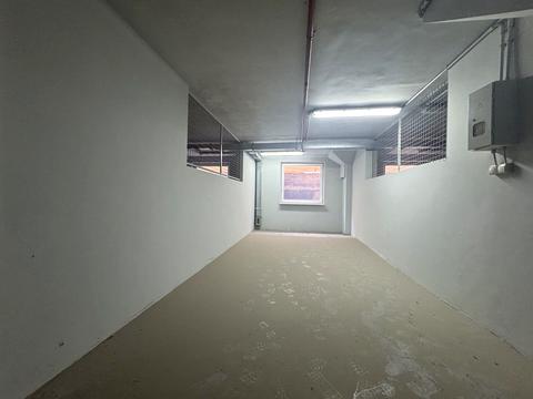 паркомісце за адресою Старонаводницька вул., 10-А