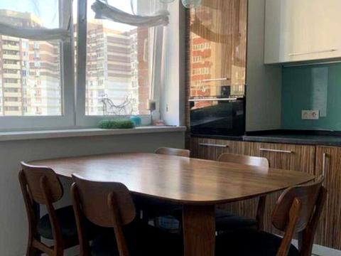 квартира за адресою Анни Ахматової вул., 30