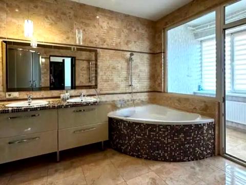 дом по адресу Парижской Коммуны ул.