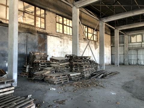 комерційна за адресою Десантників пл., 5