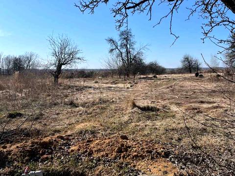 участок по адресу Квітнева