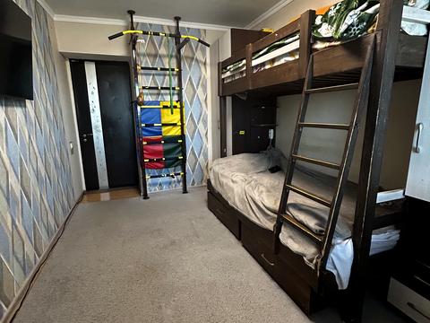 квартира за адресою Космонавтів вул., 38/17