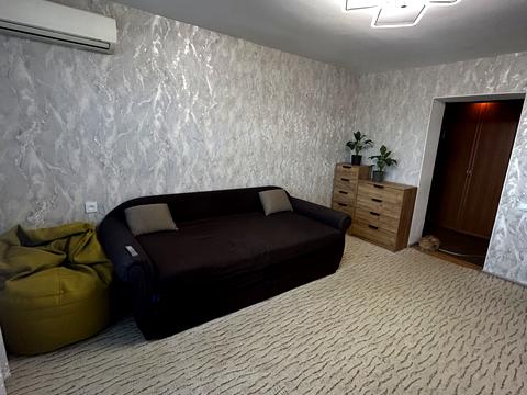 квартира за адресою Космонавтів вул., 38/17