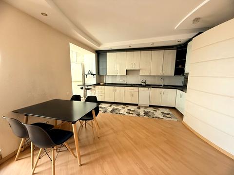 квартира за адресою Захисників України вул. (1-го Травня), 8а