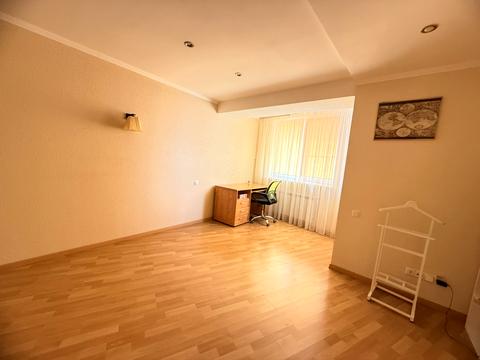 квартира за адресою Захисників України вул. (1-го Травня), 8а