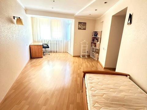 квартира за адресою Захисників України вул. (1-го Травня), 8а