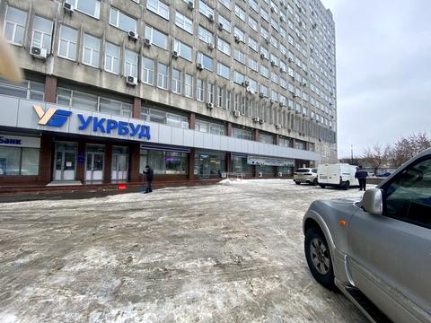 паркомісце за адресою Євгена Сверстюка вул. (Марини Раскової), 23