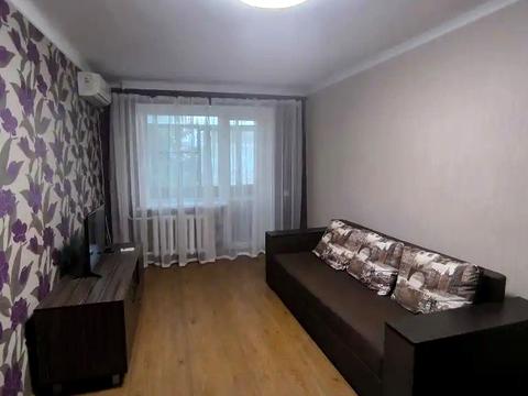 квартира за адресою Ніла Армстронга вул. (Казакова), 1