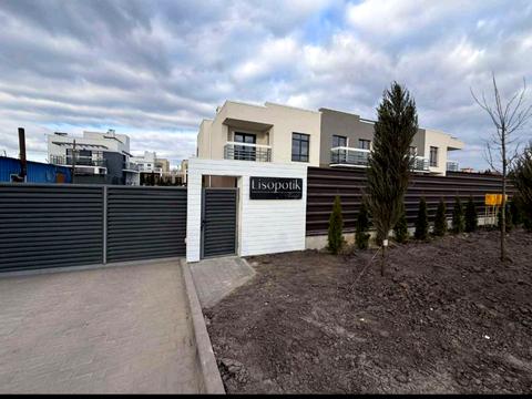 будинок за адресою Коновальця, 42