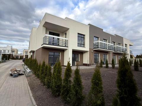 будинок за адресою Коновальця