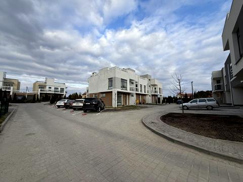 будинок за адресою Коновальця