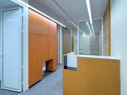 комерційна за адресою Анни Ахматової вул., 22