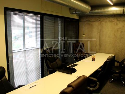 комерційна за адресою Олександра Мишуги вул., 10