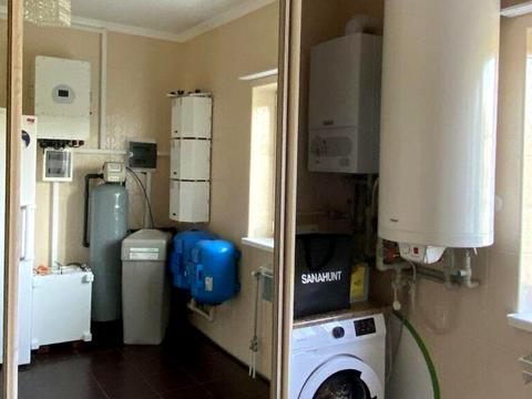 будинок за адресою с. Вишеньки, молодіжна