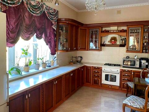 будинок за адресою с. Вишеньки, молодіжна