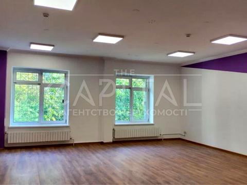 комерційна за адресою Анни Ахматової вул., 16-В