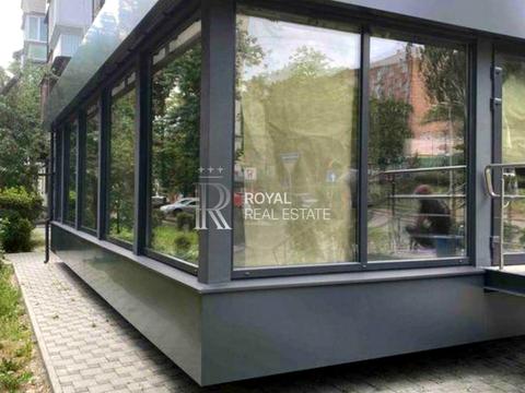 комерційна за адресою Марії Приймаченко бульв. (Академіка Ліхачова), 70