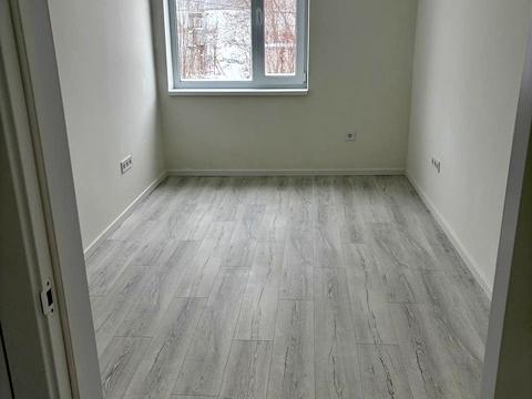 комерційна за адресою Ґрунтова вул., 1