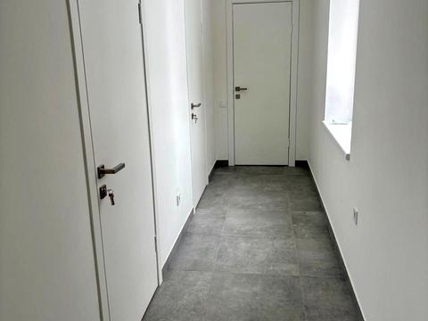 комерційна за адресою Ґрунтова вул., 1