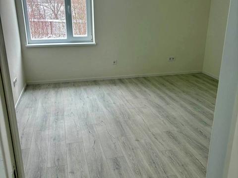 комерційна за адресою Ґрунтова вул., 1