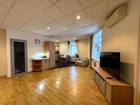 комерційна за адресою Володимира Івасюка просп. (Героїв Сталінграду), 12-Є