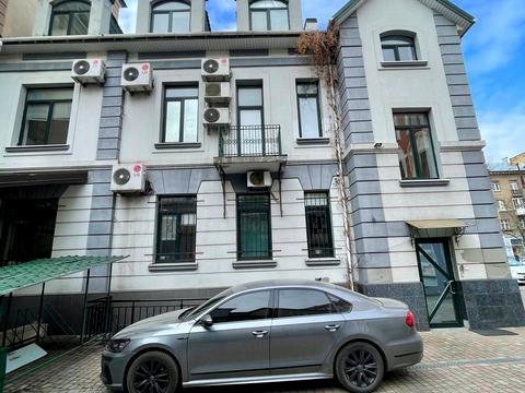 комерційна за адресою Героїв УПА вул., 65