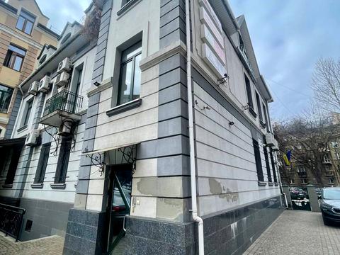 комерційна за адресою Героїв УПА вул., 65