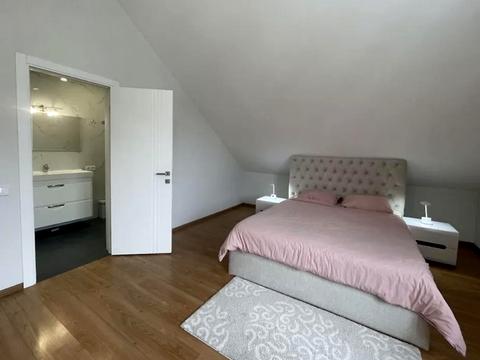 будинок за адресою Небесної Сотні вул. (Паризької Комуни)