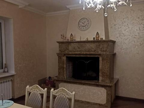 будинок за адресою Небесної Сотні вул. (Паризької Комуни)