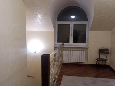 будинок за адресою Небесної Сотні вул. (Паризької Комуни)