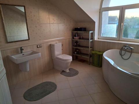 будинок за адресою Небесної Сотні вул. (Паризької Комуни)