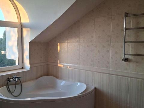 будинок за адресою Небесної Сотні вул. (Паризької Комуни)