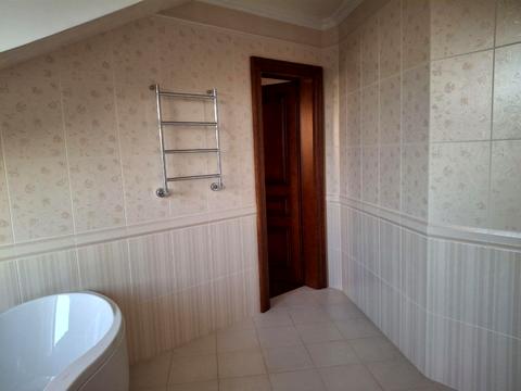 будинок за адресою Небесної Сотні вул. (Паризької Комуни)