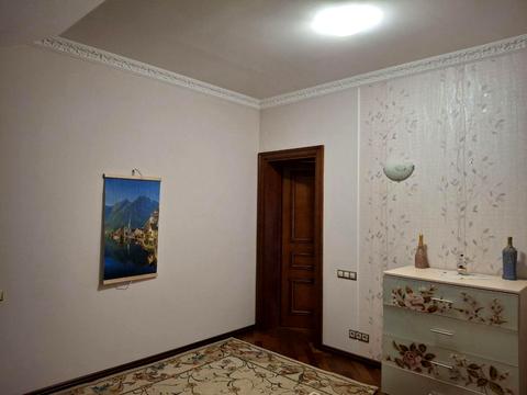 будинок за адресою Небесної Сотні вул. (Паризької Комуни)