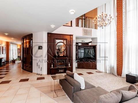 будинок за адресою Небесної Сотні вул. (Паризької Комуни)